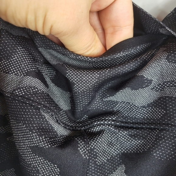 Lululemon Variegated Mesh Reflective Surge Linerless Short Camo Black Small - Picture 9 of 10